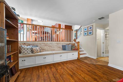 2076 Gladstone Dr, Wheaton, IL 60189 photo 9
