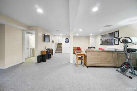 2076 Gladstone Dr, Wheaton, IL 60189 photo 19