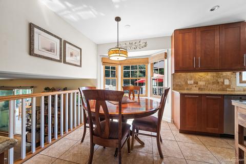 2076 Gladstone Dr, Wheaton, IL 60189 photo 8