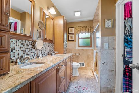 2076 Gladstone Dr, Wheaton, IL 60189 photo 21