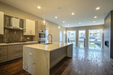 4551 S Champlain Ave, Chicago, IL 60653 photo 5