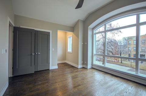 4551 S Champlain Ave, Chicago, IL 60653 photo 17