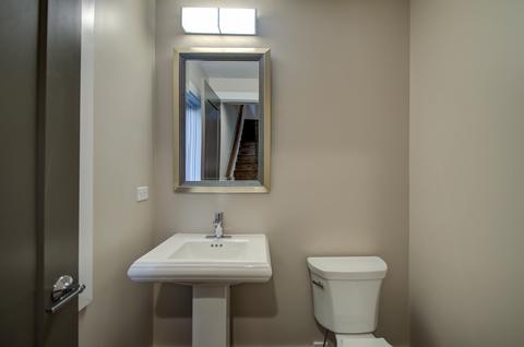 4551 S Champlain Ave, Chicago, IL 60653 photo 8