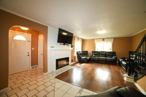 268 9th St, Wheeling, IL 60090 photo 2