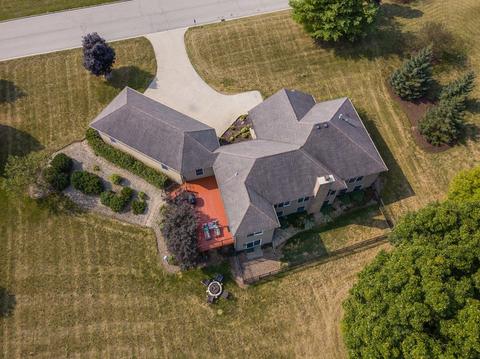 412 Bluffs Edge Dr, Mchenry, IL 60051 photo 4