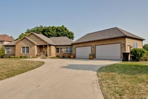 412 Bluffs Edge Dr, Mchenry, IL 60051 photo 2
