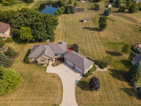 412 Bluffs Edge Dr, Mchenry, IL 60051 photo 3