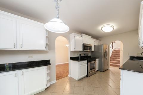 1392 Diamond Dr, Hoffman Estates, IL 60192 photo 8
