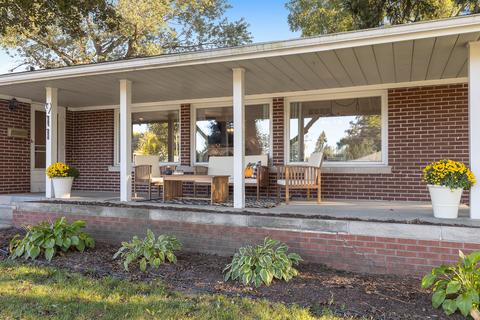 911 E 8th St, Lockport, IL 60441 photo 2