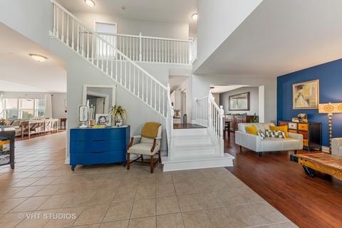 6079 Frank Dr, Hoffman Estates, IL 60192 photo 3