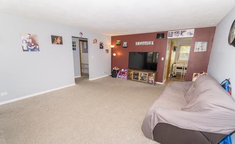 567 S Commonwealth Ave, Elgin, IL 60123 photo 4