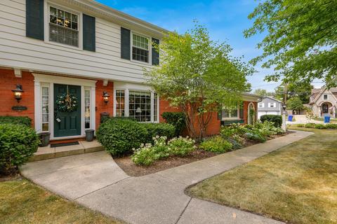 804 James Ct, Wheaton, IL 60189 photo 2