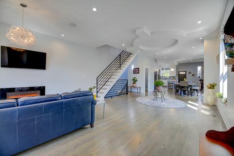1134 E 44th St, Chicago, IL 60653 photo 2