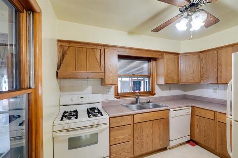 34 Knollcrest Ct, Normal, IL 61761 photo 3