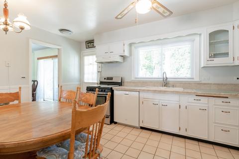 404 Pinehurst Dr, Des Plaines, IL 60016 photo 4