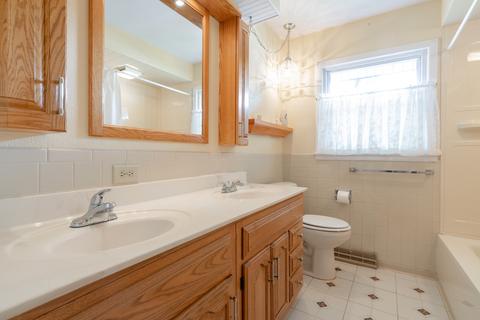 404 Pinehurst Dr, Des Plaines, IL 60016 photo 9