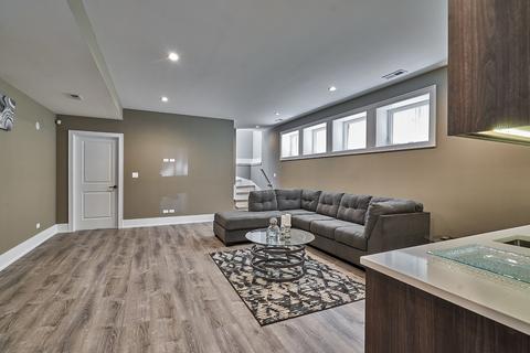 519 E 43rd St, Chicago, IL 60653 photo 37