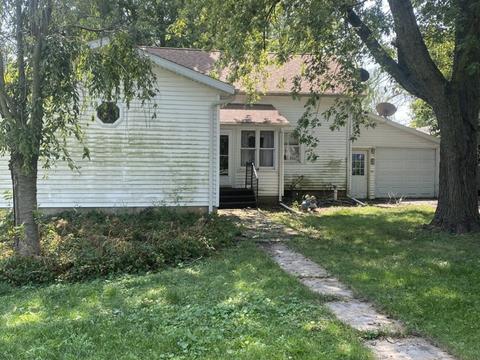 326 E Cleveland St, Cullom, IL 60929 photo 1
