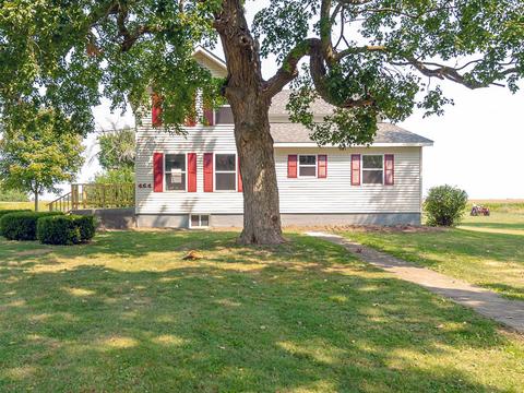 464 E Franklin St, Bement, IL 61813 photo 2
