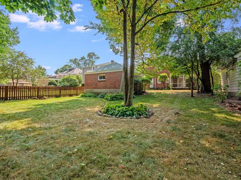 840 Oakley Ave, Elgin, IL 60123 photo 3