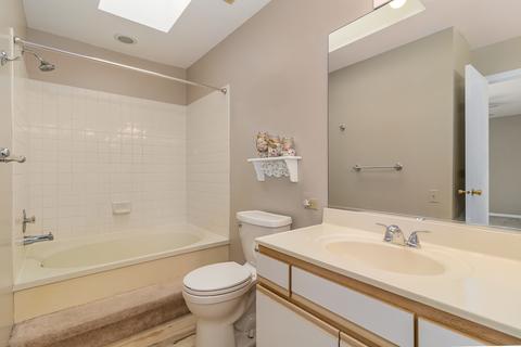 1854 Pebble Beach Cir, Elgin, IL 60123 photo 18
