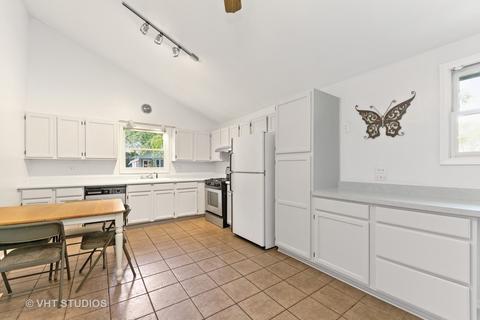 516 Park Rd, Lakemoor, IL 60050 photo 5