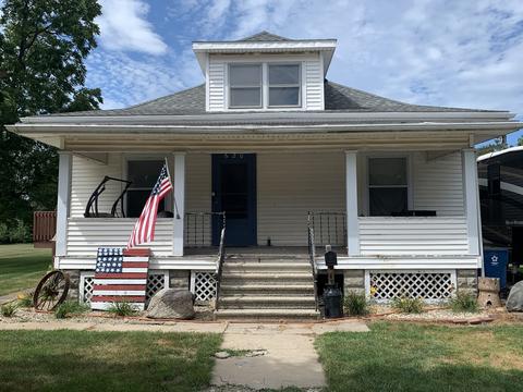 620 Maple St, Chenoa, IL 61726 photo 1