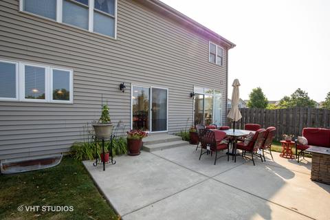 1100 Grayhawk Dr, Algonquin, IL 60102 photo 3