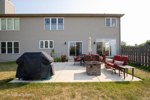 1100 Grayhawk Dr, Algonquin, IL 60102 photo 4