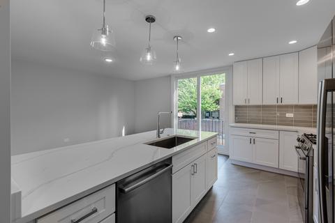 1303 E 55th St, Chicago, IL 60615 photo 2