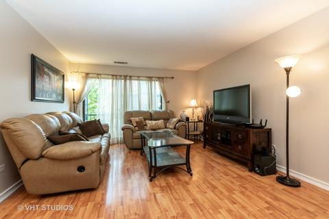 4 Creekside Cir #C, Elgin, IL 60123 photo 3