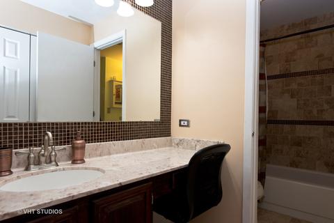 4 Creekside Cir #C, Elgin, IL 60123 photo 8