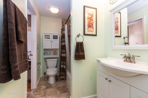 4 Creekside Cir #C, Elgin, IL 60123 photo 10