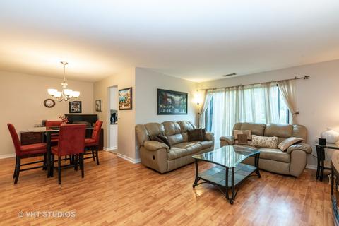 4 Creekside Cir #C, Elgin, IL 60123 photo 4