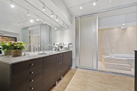 175 E Delaware Pl #9004, Chicago, IL 60611 photo 21
