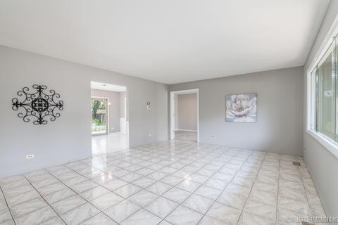 600 Hillcrest Blvd, Hoffman Estates, IL 60169 photo 4