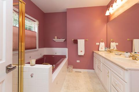 630 Robin Rdg, Elgin, IL 60123 photo 14