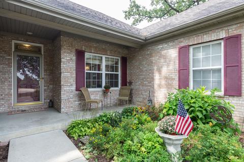 630 Robin Rdg, Elgin, IL 60123 photo 2