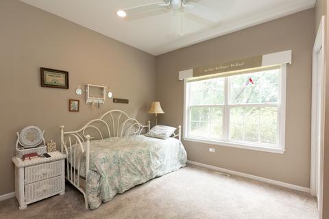 630 Robin Rdg, Elgin, IL 60123 photo 16