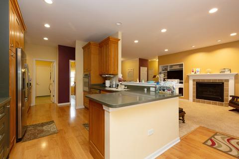 630 Robin Rdg, Elgin, IL 60123 photo 8