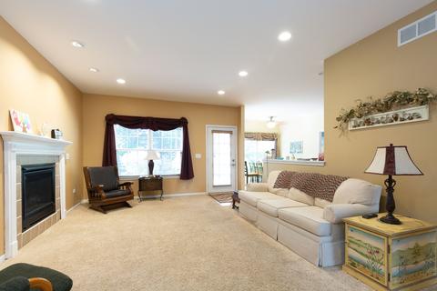 630 Robin Rdg, Elgin, IL 60123 photo 5