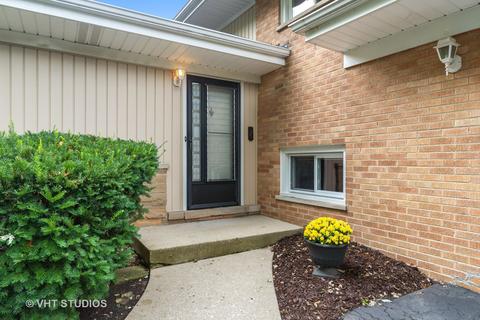 910 S Tower Dr, Mount Prospect, IL 60056 photo 3