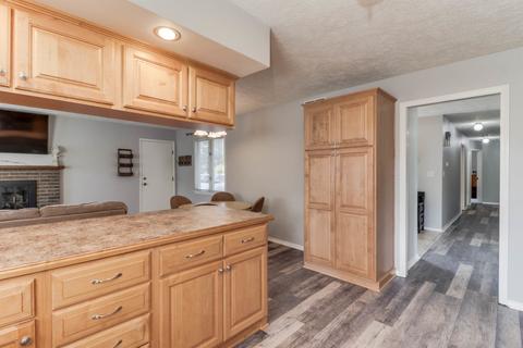 208 S Hershey Rd, Bloomington, IL 61704 photo 7