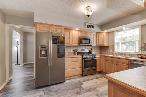 208 S Hershey Rd, Bloomington, IL 61704 photo 5