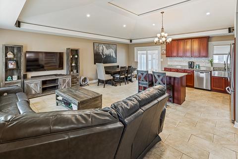 8046 S Octavia Ave, Bridgeview, IL 60455 photo 2