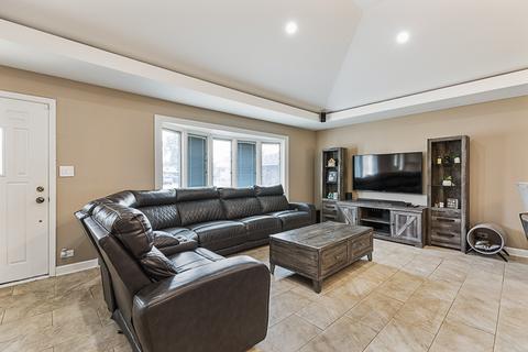 8046 S Octavia Ave, Bridgeview, IL 60455 photo 3