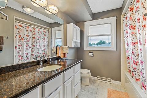 8046 S Octavia Ave, Bridgeview, IL 60455 photo 15