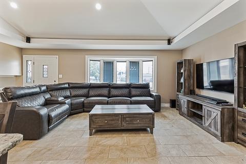8046 S Octavia Ave, Bridgeview, IL 60455 photo 4