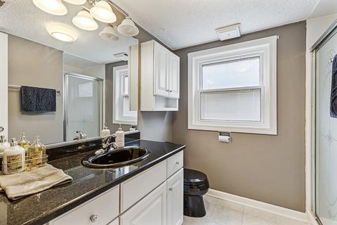 8046 S Octavia Ave, Bridgeview, IL 60455 photo 18