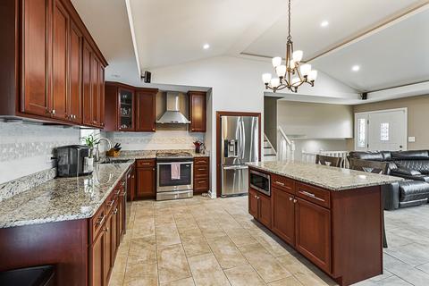 8046 S Octavia Ave, Bridgeview, IL 60455 photo 9